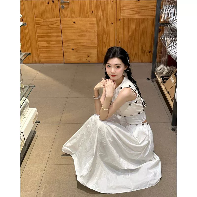 Стильный и модный комплект: короткий топ-жилет и юбка с высокой талией, летний набор 2025 года