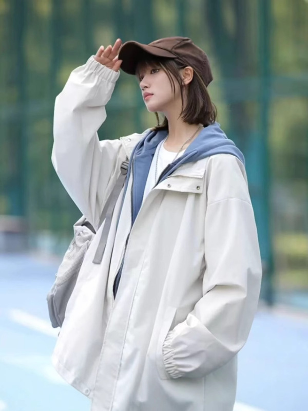 防風拒水黒コート男女同型秋の突撃服と帽子ジャケットの偽二枚の色合わせコート|undefined