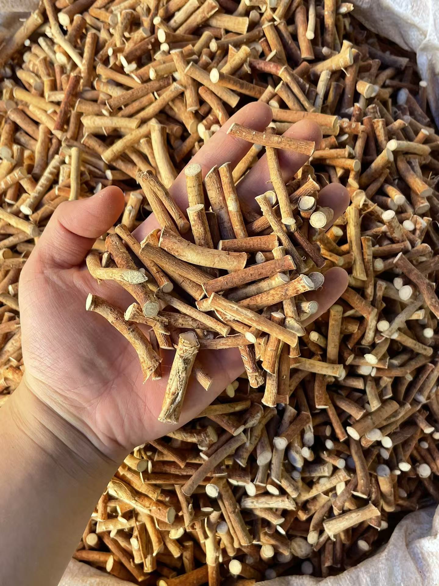 Dried Wuzhimaotao Root Soup Herb 250g Guangdong Five Finger Peach Root for Traditional Soups overview