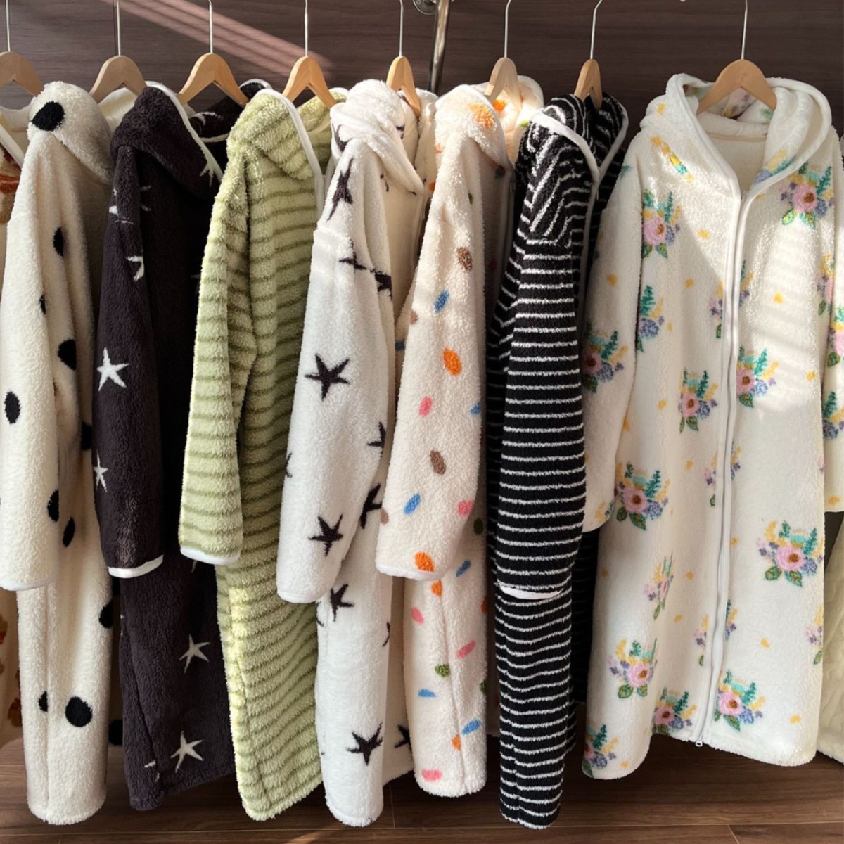 行走的被窝条纹珊瑚绒睡衣女加厚保暖家居服睡袍连帽绿条纹波点无