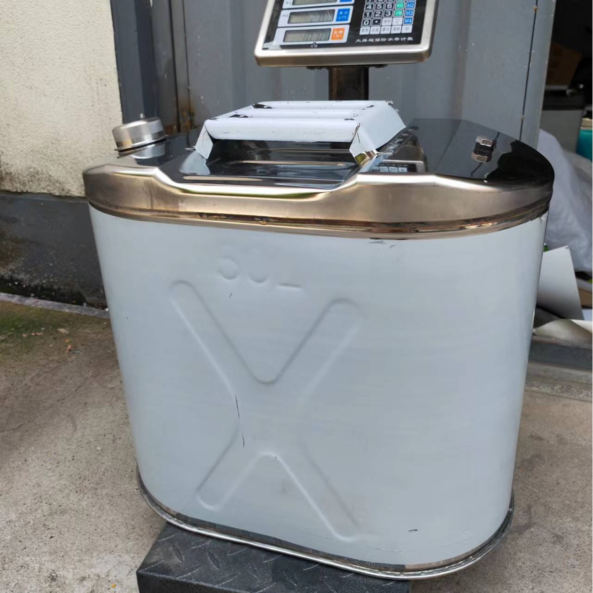 现货供应304不锈钢油桶 50L60L大容量汽油桶便携式移动柴油桶油箱