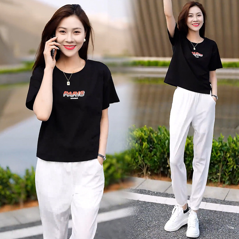 ファッショナブルで西洋風の女性用半袖Tシャツ2025夏の新しいスタイル、痩身と年齢軽減、ゆったりと多用途、肉感カバーのラウンドネックトップ|undefined