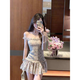 2026夏季新款纯欲装松紧腰一字肩复古碎花显瘦辣妹短裙连衣裙女装