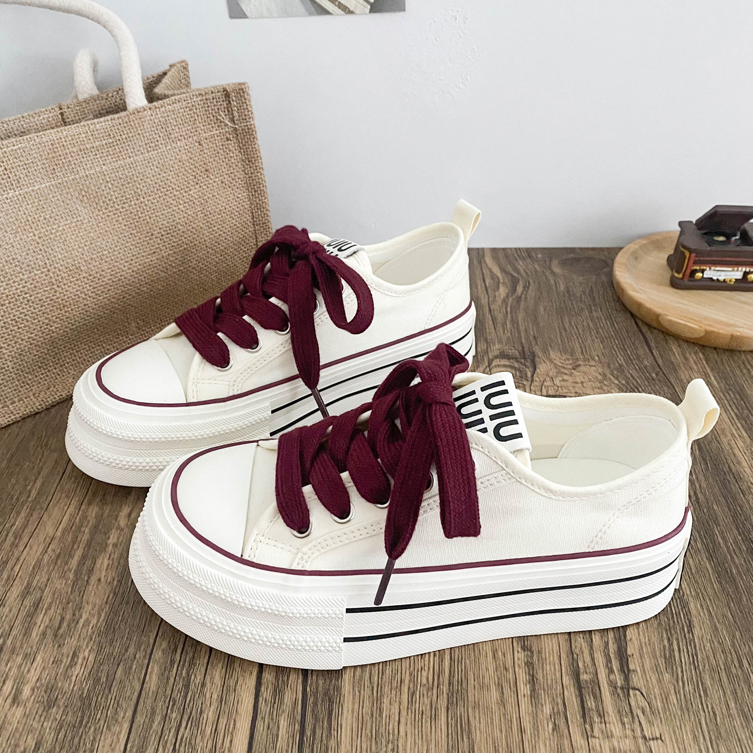 2025 otoño zapatos de lona con suela gruesa transpirables nuevos versátiles nichos casuales de alto valor de la cara de los viajeros de estilo de puerto zapatos de skate retro image 7