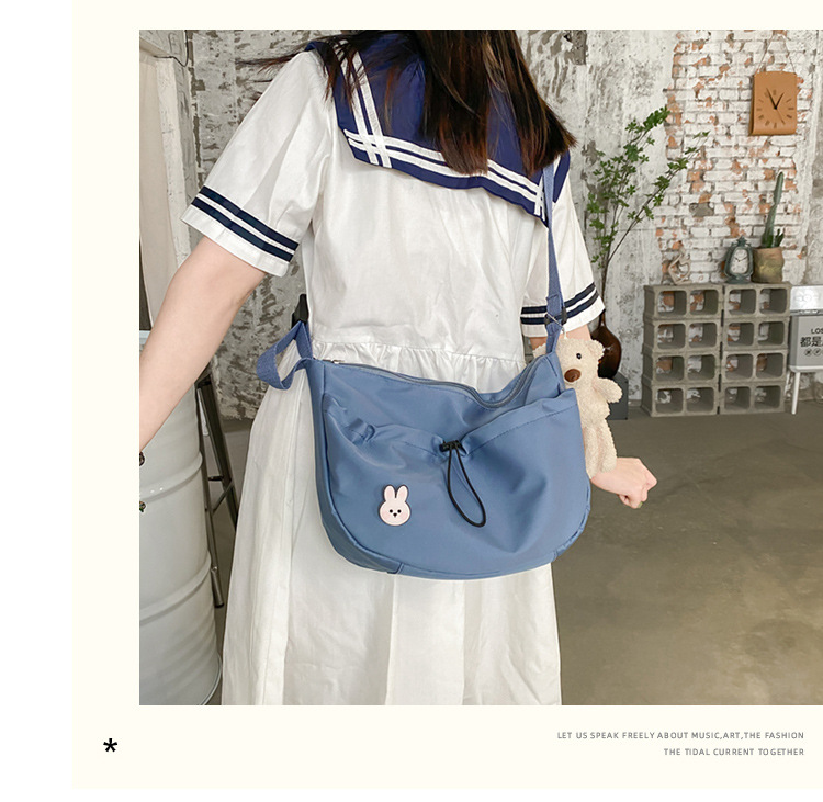 The new 2022 Little Bear canvas small bag for women is simple and versatile. The student dumpling bag is a trendy casual single-shoulder crossbody bag undefined