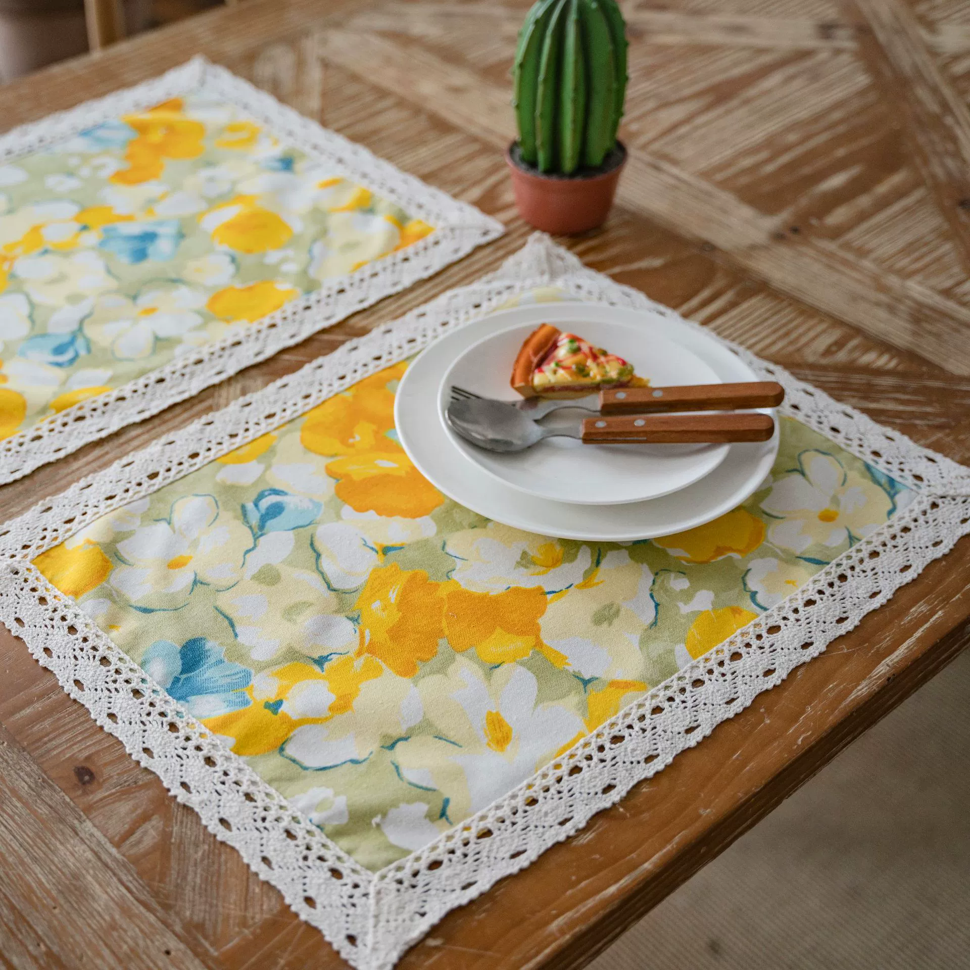 Placemat single-layer decorative lace, round and rectangular, 30/38 cm options, geometric prints