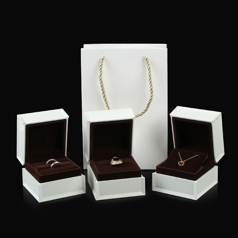 欧式钢琴烤漆首饰盒戒指盒高档I家耳坠对戒盒吊坠项链礼物盒子