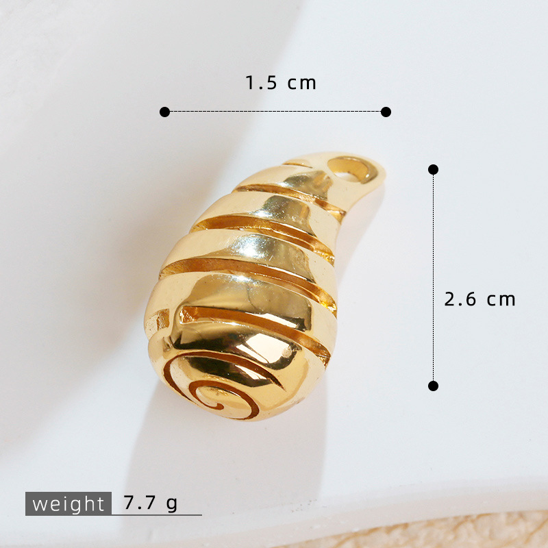Europa y los Estados Unidos espiral gota de cobre micro incrustación 18K oro chapado retro simple moda transfronteriza colgante de collar de venta caliente de mujer