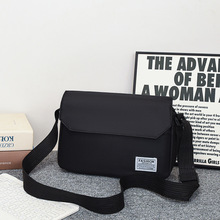 时尚简约单肩包新款大容量简便携百搭斜挎包户外运动出差邮差包男