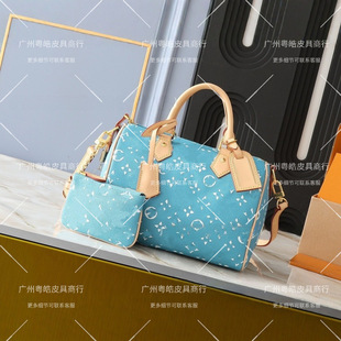 �羳؛Դ�μ�r�аٴ���ĸ�����^�����e�¿�б�沨ʿ�D��