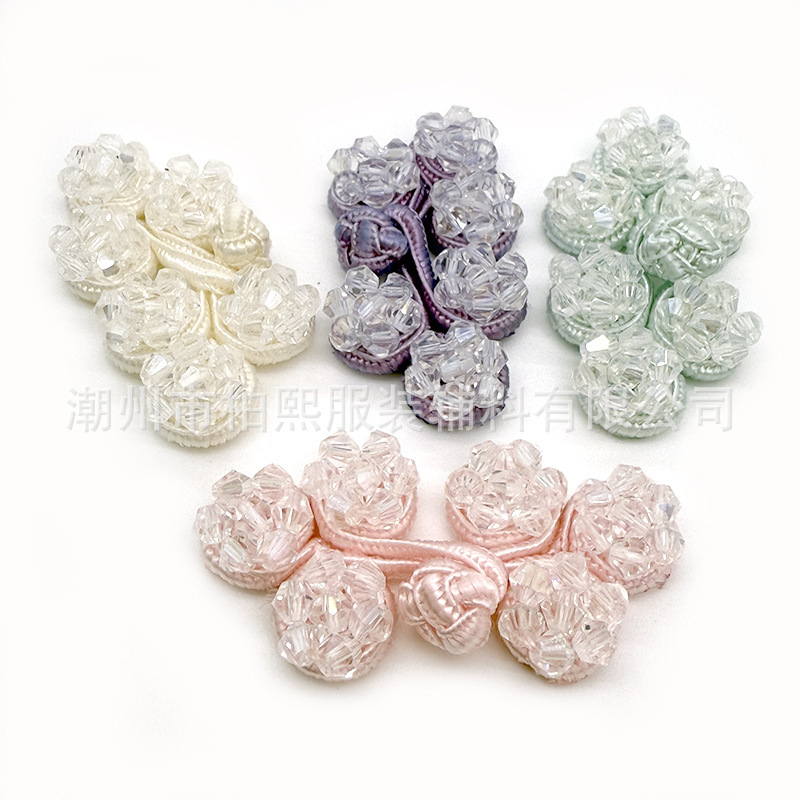 Bai Xi dyed three-round clover academy style two-dimensional cherry blossom powder crystal buckle buckle manufacturers wholesale