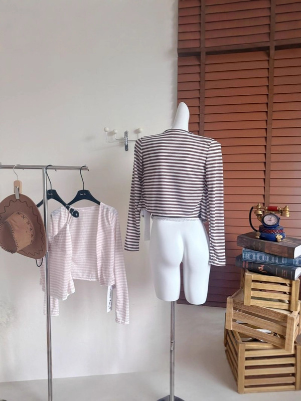 辣妹套装粉色条纹短款开衫外套女早秋蕾丝吊带背心上衣两件套|undefined