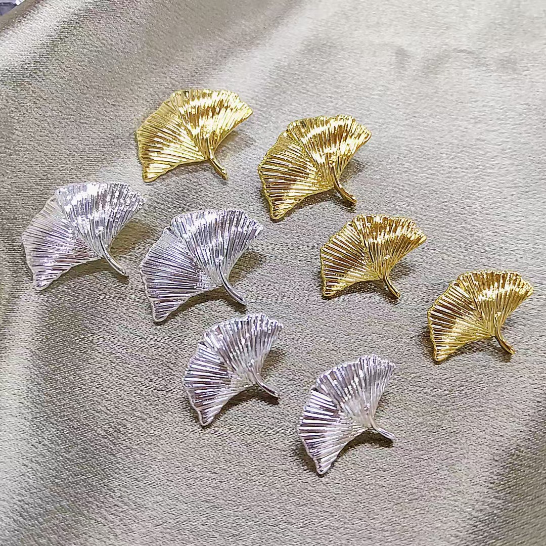 Fan-Shaped Jewelry Buttons