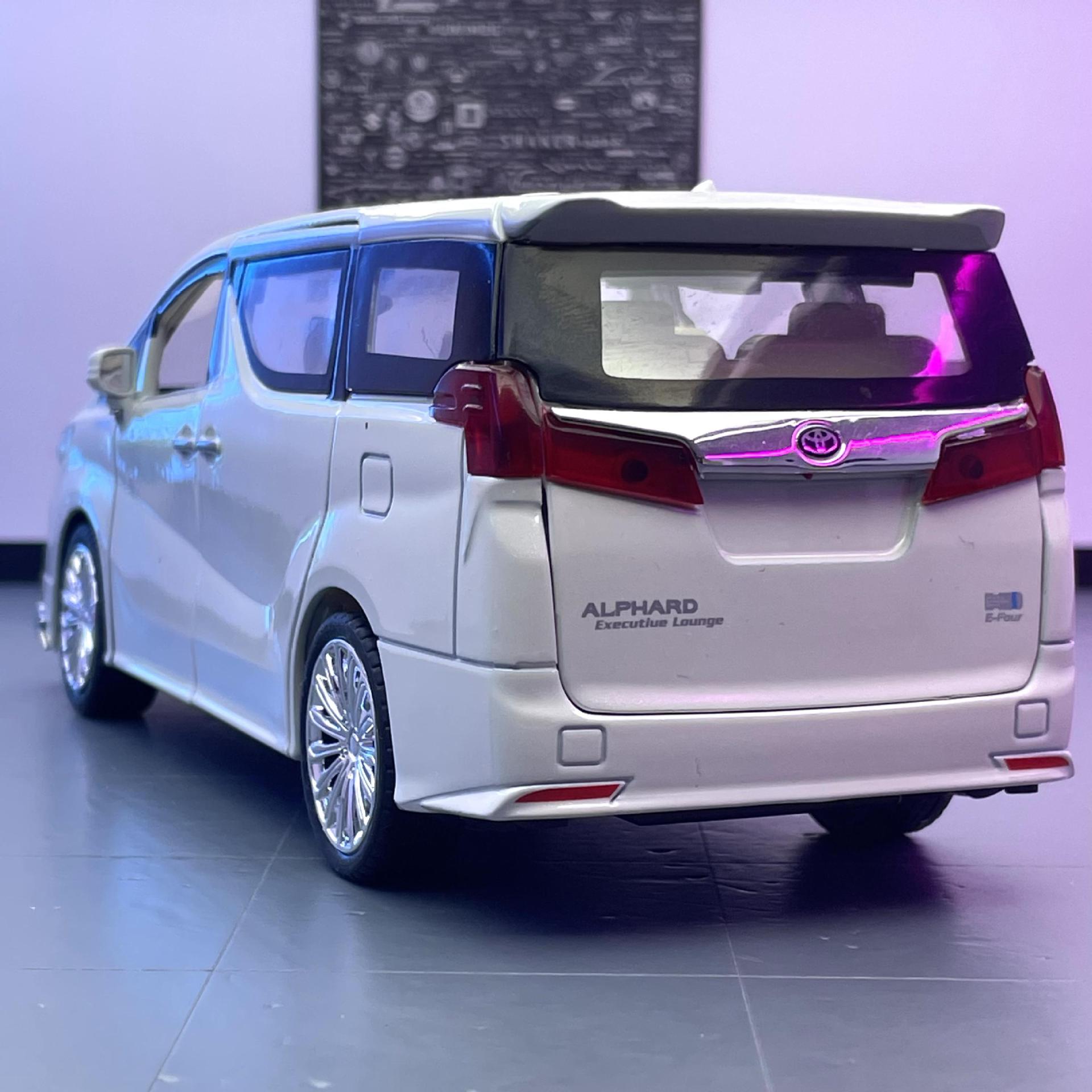 Modelo de coche de aleación de coche 1:24 Toyota ELFA coche de negocios tire hacia atrás con sonido y luz modelo de música de coche de juguete