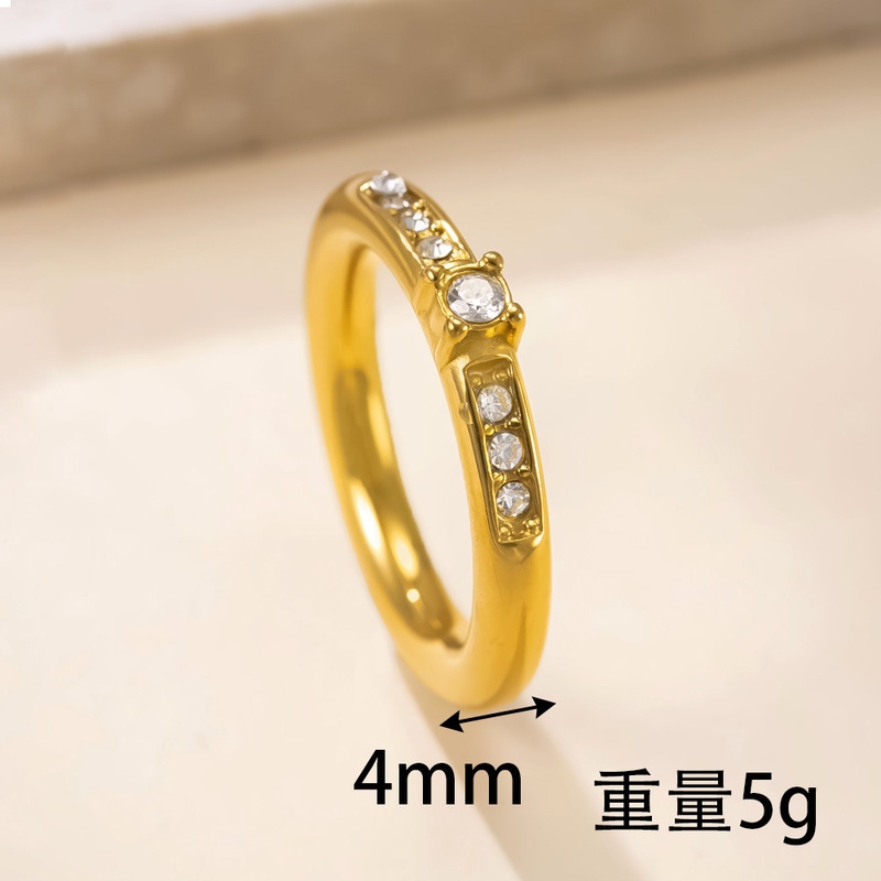 亚马逊爆款不锈钢饰品 时尚设计感情侣对戒4mm镶钻钛钢不掉色戒指|undefined