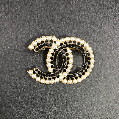Full Diamond Multifunctional Brooch Accessory for Women, Double C Letter Brooch, Chanel-Style Rhinestone-Embellished Elegant Clothing Accessory to Prevent Exposure (Yaxa sancaqları) - 18k-gold-black-and-white-brooch