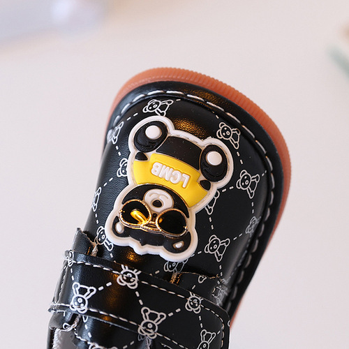 A wholesale cartoon single shoe for spring and autumn, suitable for 1-2 year old babies and toddlers, unisex, learning to walk, called 