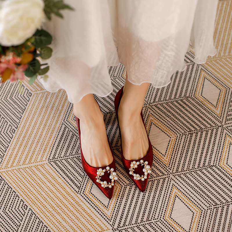 Zapatos de boda de cuatro estaciones para mujeres 2022 nuevo vino rojo tacones altos no cansados pies de novia estilo chino dos zapatos de boda