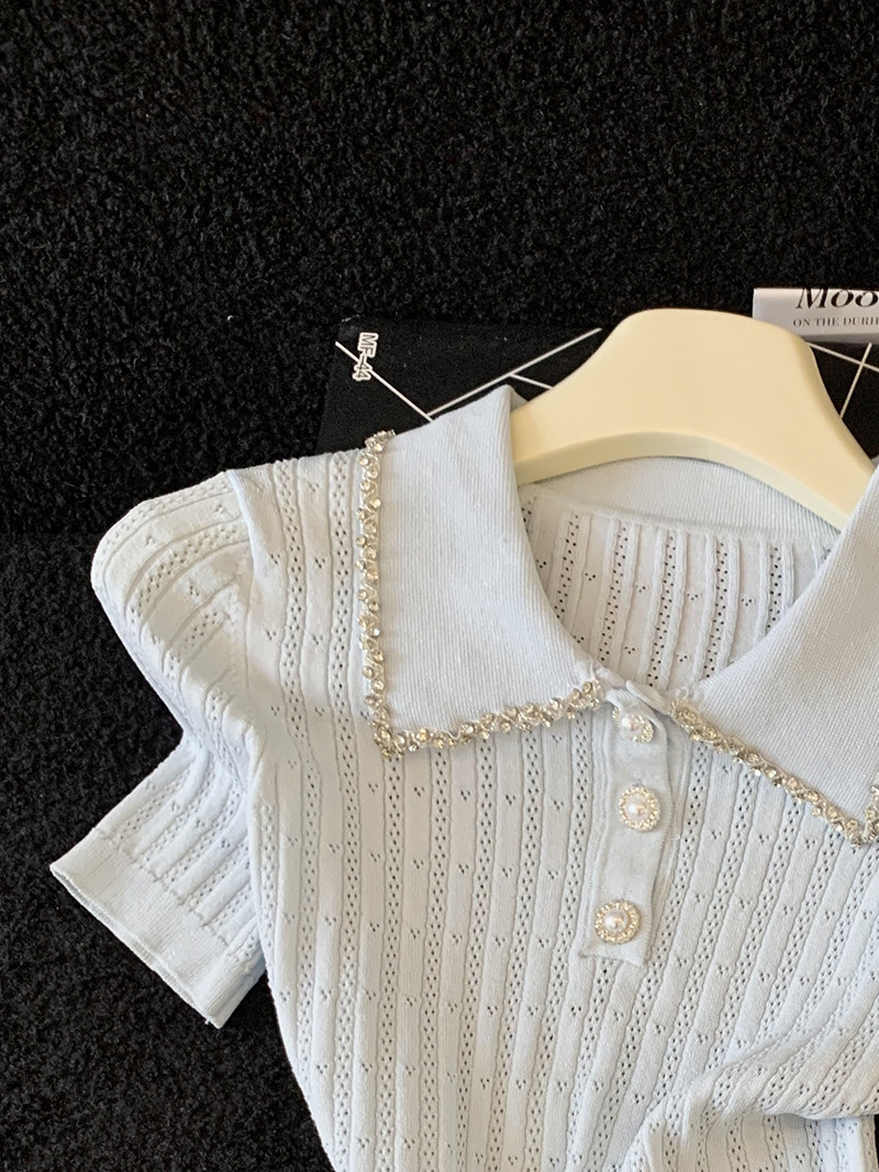 Áo thun cổ polo dệt kim nữ tay ngắn, phối ngọc trai cách điệu — xanh lam chi tiết 2