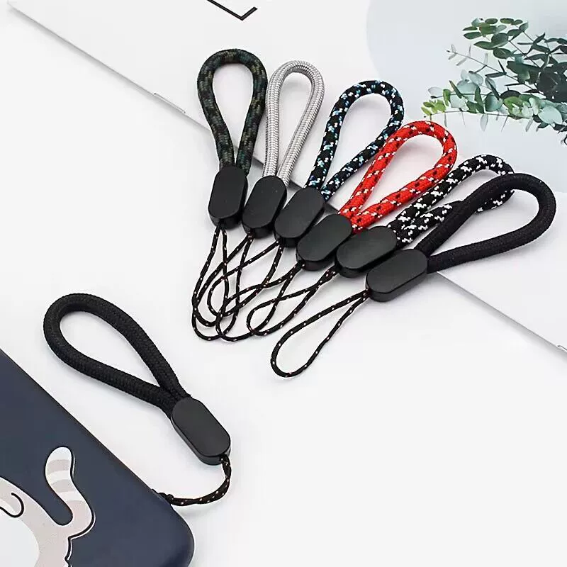 Мобильный телефон, короткий ремешок, переплетенное кольцо с хвостиком, USB-флеш-накопитель, брелок