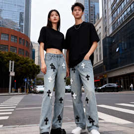 天花板高版本克罗伈家早春新款时尚十字架贴皮复古直筒牛仔裤男女