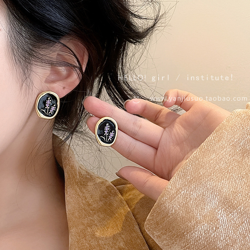 Diseño de nicho de alta gama borla larga sin orejas clip de oreja elegante estilo occidental de las mujeres cara-mirando pequeños nuevos pendientes de moda