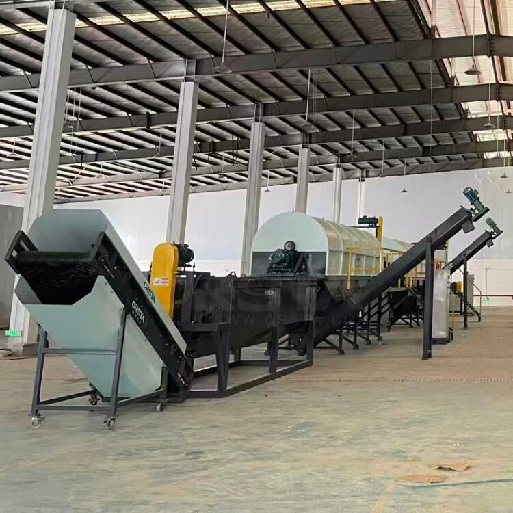 Waste phone shell recycling disposal machine, PP plastic phone shell crushing cleaning remolding machine