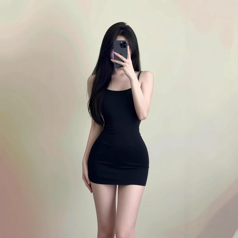American-style sexy black strap dress for women, 2026 spring new model, pure and alluring, slim-fit, figure-flattering, bodycon mini dress American-style sexy black strap dress for women, 2026 spring new model, pure and alluring, slim-fit, figure-flattering, bodycon mini dress