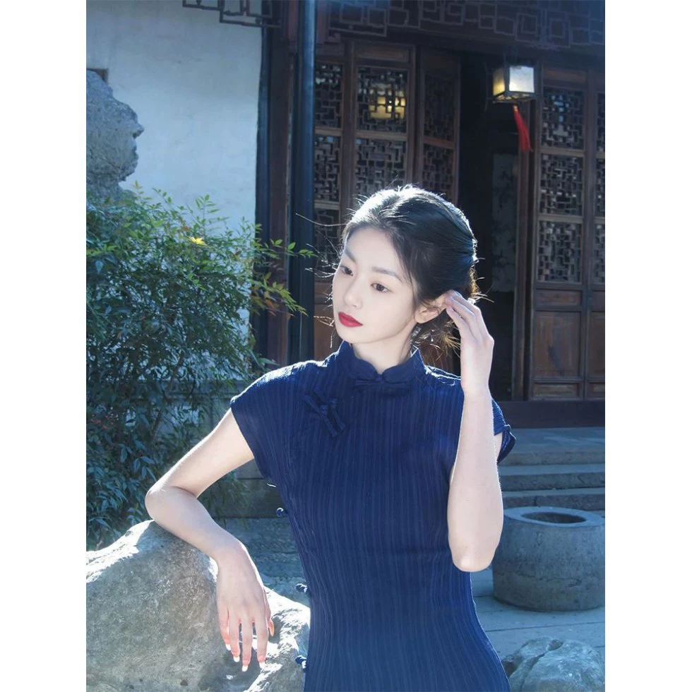 Новый китайский стиль потрясает темно-синий улучшенный чонсам женский летний 2025 ретро
