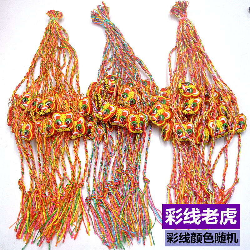 Голова тигра из цветной нити