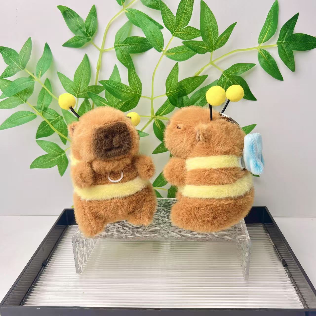 12cm 벌이 날개를 펄럭인다