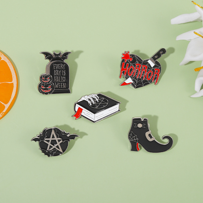 17g Weight Decorative Props Event & Party Supplies Brooches Classification Party, Festival Occasion Funny Pin Geometric Letter Alloy Plating Unisex Brooches
