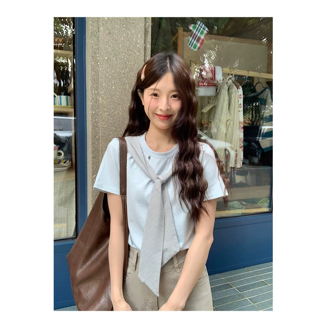 2026 New Style College-Style Striped Faux Two-Piece T-Shirt for Women, Petite Size, Regular Shoulder, Round Neck, Loose Fit, Versatile, Solid Color, Short Sleeve