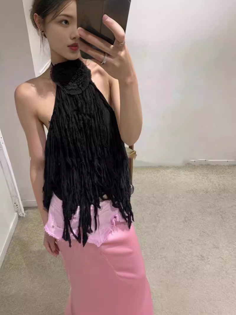 Yimeng primavera y verano Rose con el mismo estilo sexy sin espalda color sólido con flecos, cuello halter, flores tridimensionales, tirantes, mujeres