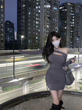 辣妹纯欲交叉挂脖一字领连衣裙秋季小个子收腰显瘦包臀裙长袖短裙