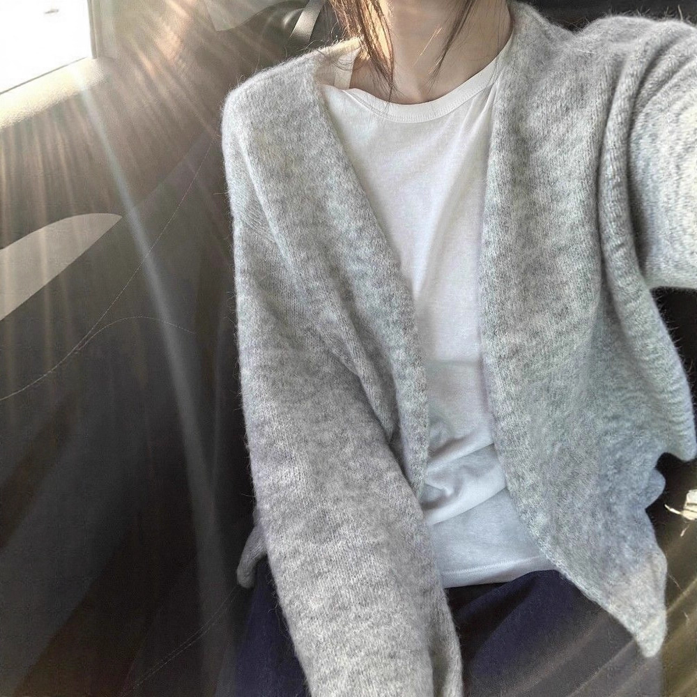 Yeyuan Early Autumn Outer Wear Simple Literary V-Neck Knitted Cardigan Sweater Women's Niche Lazy Long-Sleeved Top Jacket