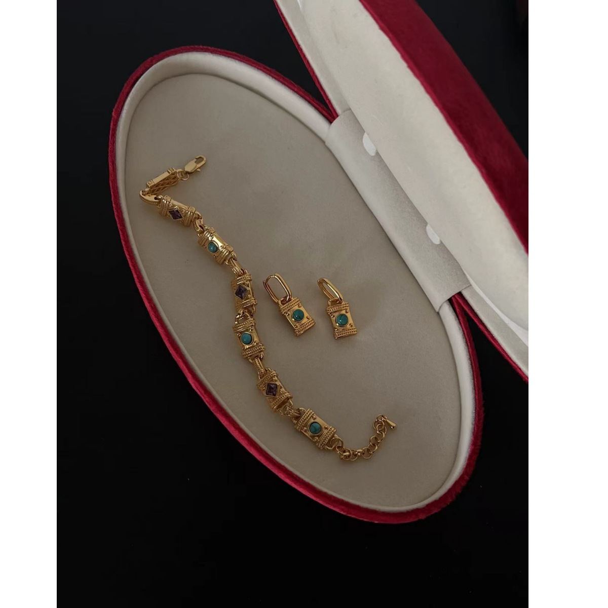 Q Middle-aged Fashion Streaming Bracelet Ear Rings Two
