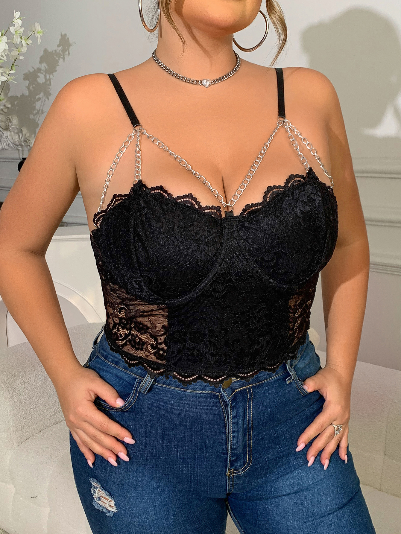 Gran tamaño MM Amazon estilo caliente encaje hueco chica caliente cadena de anillo de acero estilo corto europeo y americano camisola sexy gordo mm