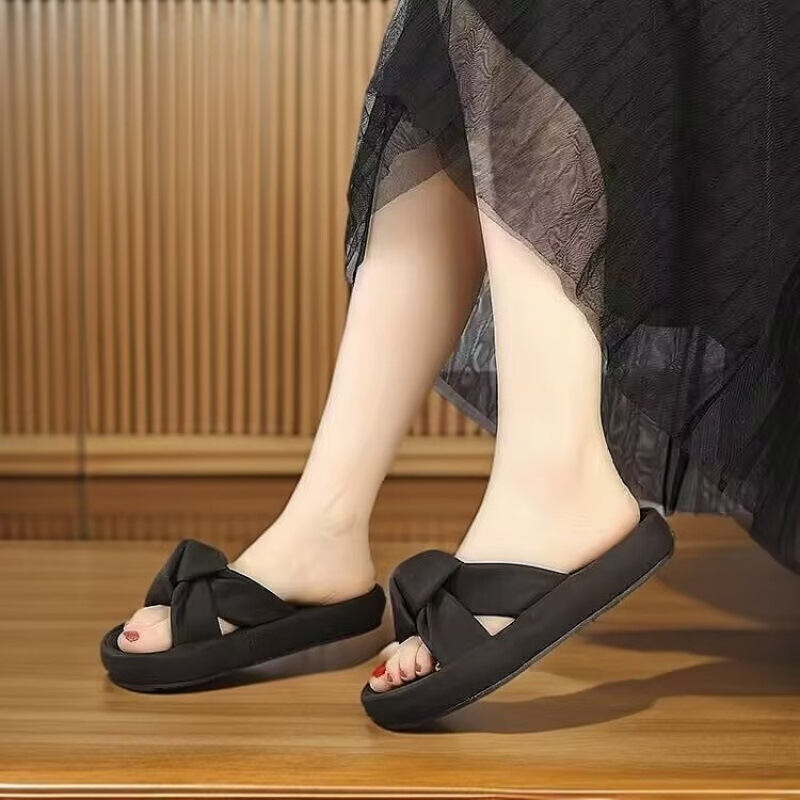 검은색
