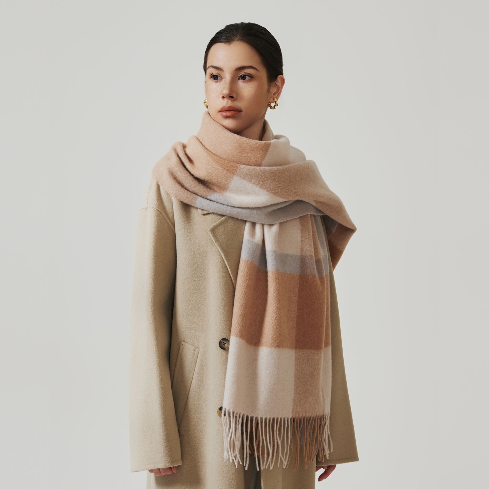 100% bufanda de lana para mujer, sentido de alta gama de invierno, chal de gran nombre a cuadros simples y versátiles, babero largo para hombres al por mayor