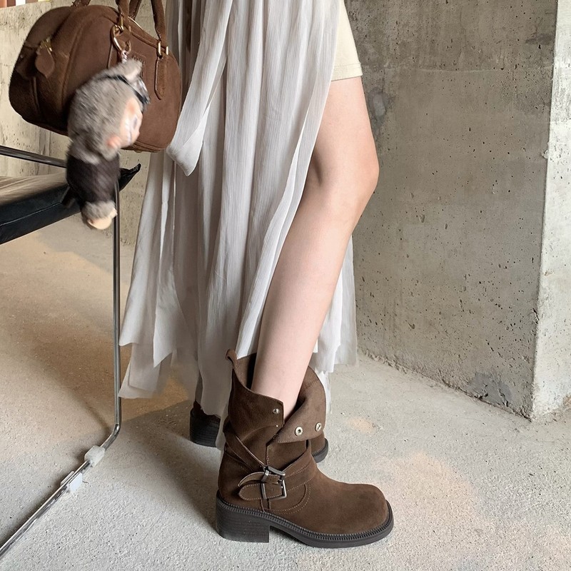 葡萄妈同款现货~增高5.5cm~ 美拉德粗跟厚底扣带牛反绒短筒靴女秋|undefined