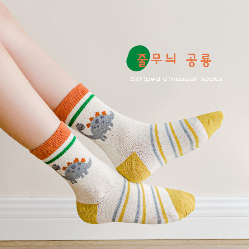 Calcetines de otoño e invierno para niños al por mayor calcetines de dibujos animados a rayas de cinco colores para niños medianos y grandes que dispensan calcetines de piso antideslizantes calcetines de algodón de 1 a 12 años