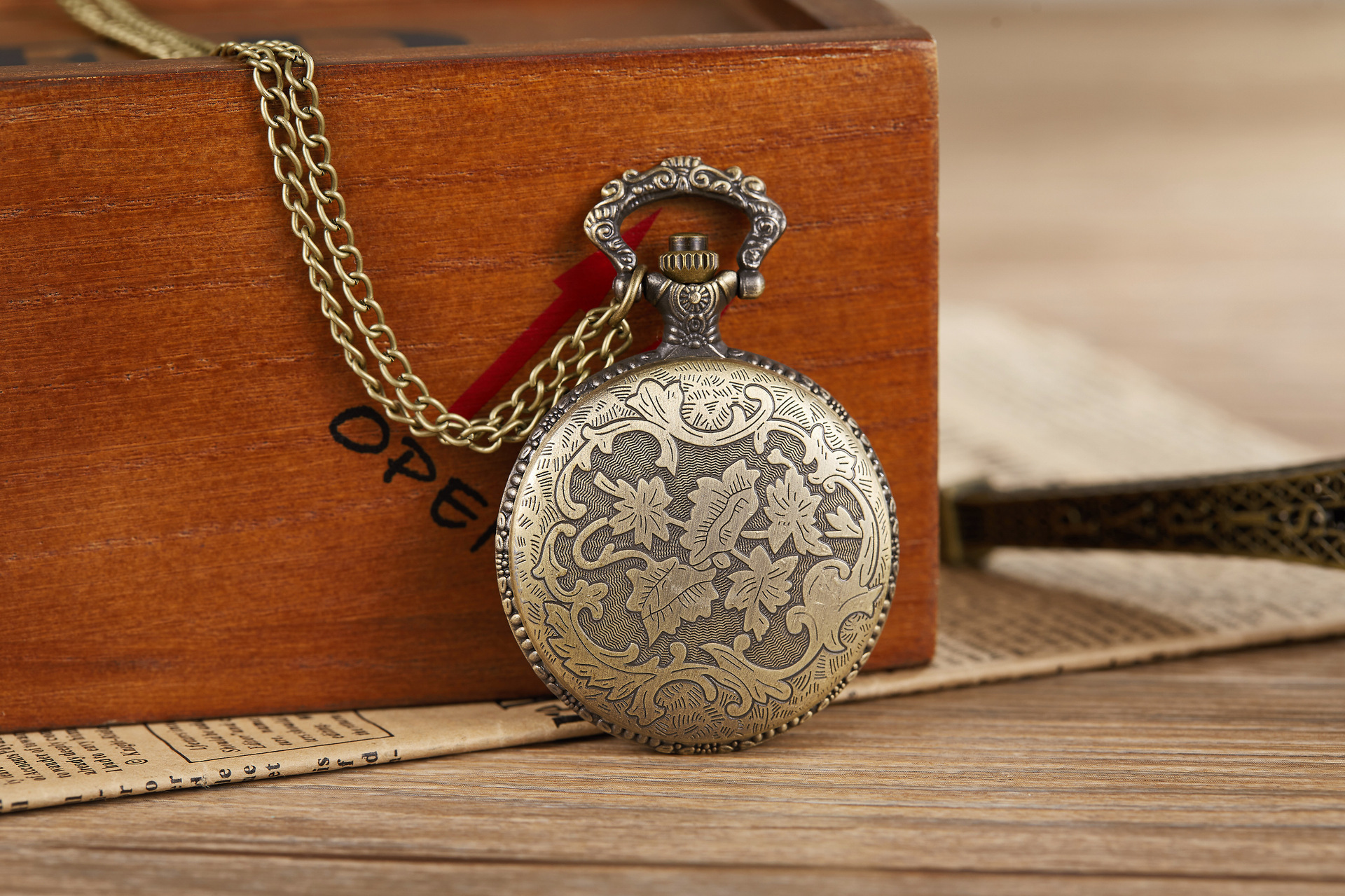 40g Weight Pocket Watch Jewelry Accessory Type Ordinary Glass Mirror Material Alloy Strap Material Pointer+Number Display Type Round Dial Shape Daily, Street Occasion Quartz Movement Guitar, Bicycle, Key Pattern All Seasons Season Unisex Gender Vintage Style Style Vintage Style Guitar Bicycle Key Quartz Pocket Watch Women's Watches 15
