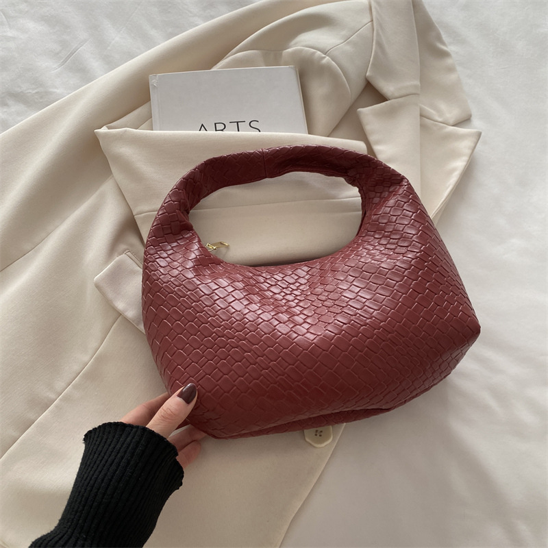 2024 bolsa de tejido de invierno para mujeres nuevas bolsas de bolsillo de estilo extranjero nicho de textura bolsas de viaje versátiles bolsas de mano bolsas ocio