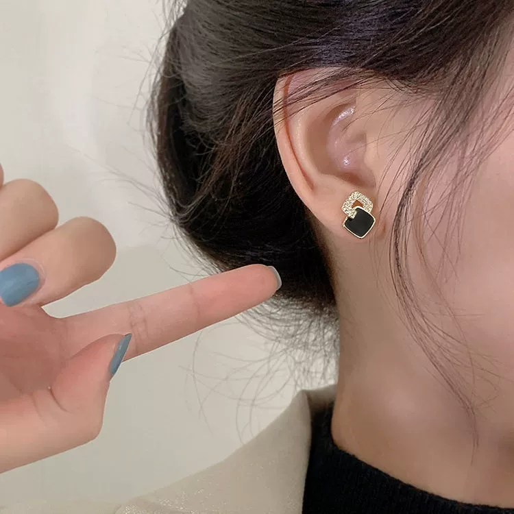 Серьги черные, 1,7×1,1 см, лёгкие модные стальные заклепки