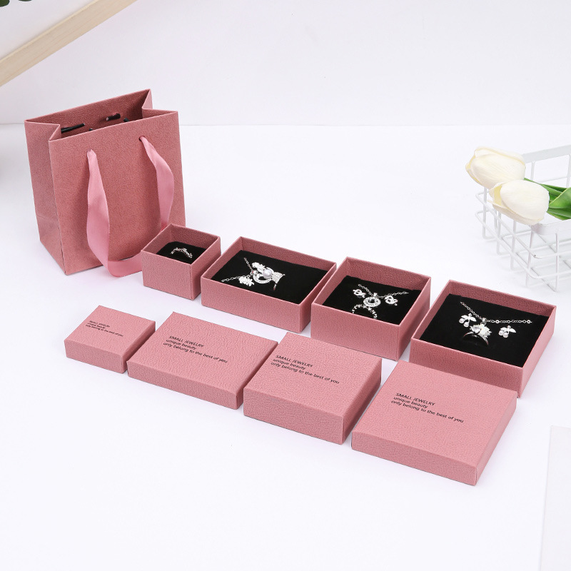 Caja de cubierta de papel duro en el lugar Collar pendientes anillo joyas Caja de embalaje de joyas Caja de joyas de alta calidad