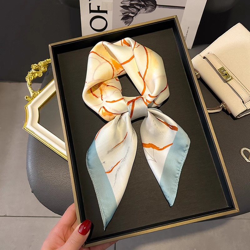 Bufanda de seda para mujer 2025 nuevo estilo 70 bufanda cuadrada cuello de sensación de alta gama para dar regalos a los ancianos para las madres práctica y versátil con camisa