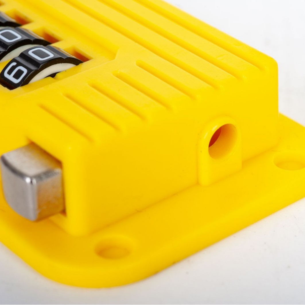 Protective universal lock for boxes