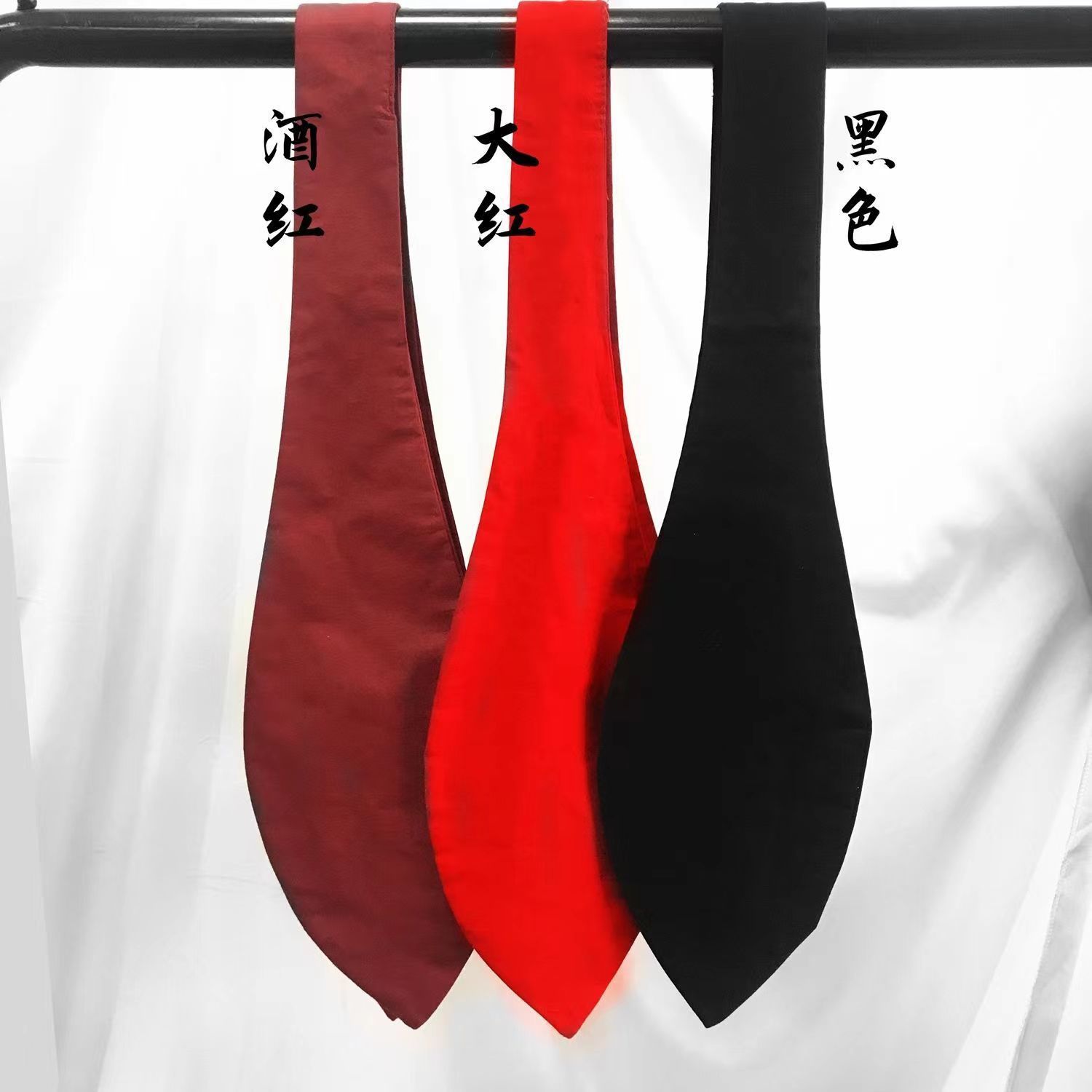 ins 검은 잎 나비 넥타이