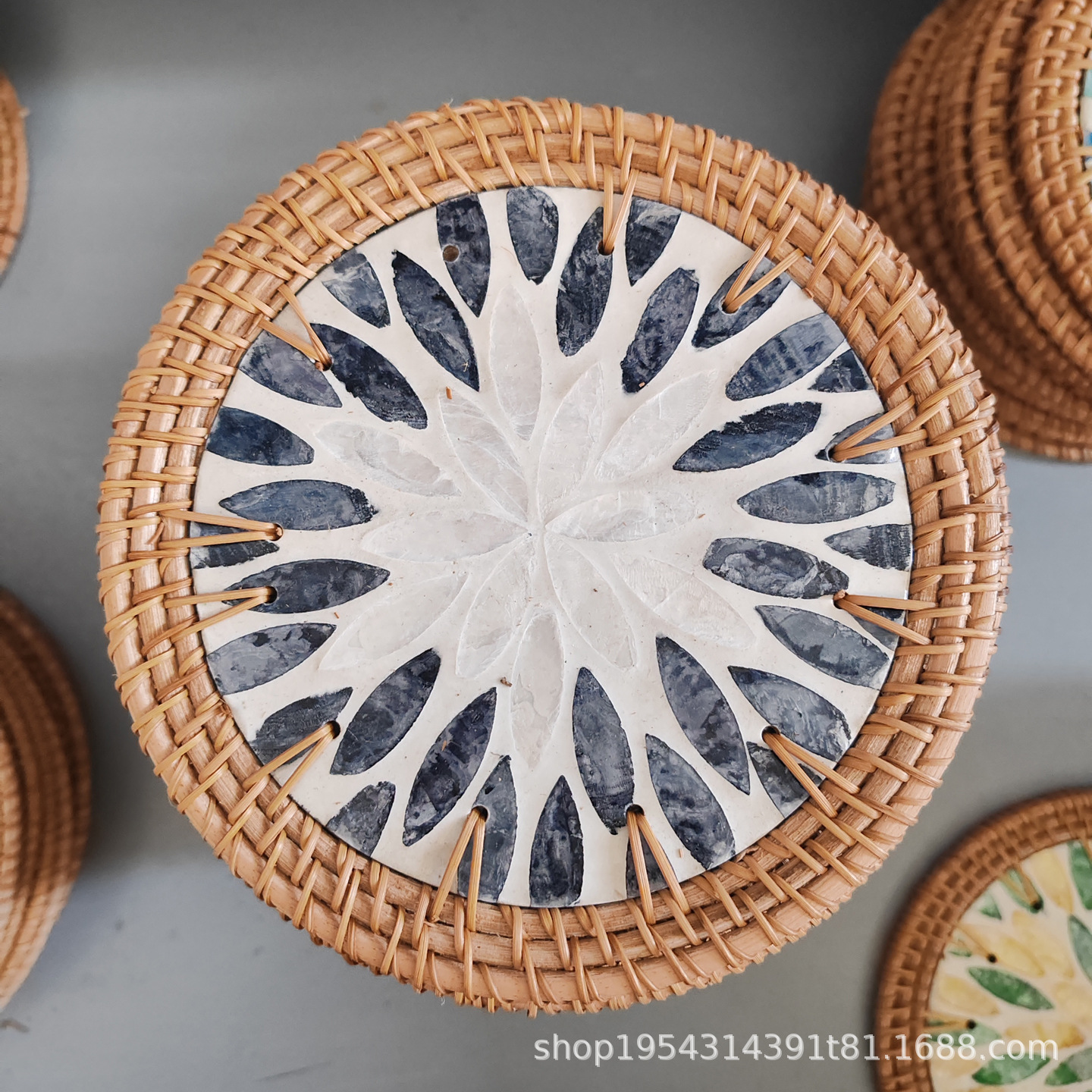 Alfombrilla aislante de concha, posavasos para hoteles y hostales, alfombrilla de desayuno con borde de ratán, alfombrilla antisalpicaduras para mesa de café, aislamiento térmico y protección contra quemaduras.